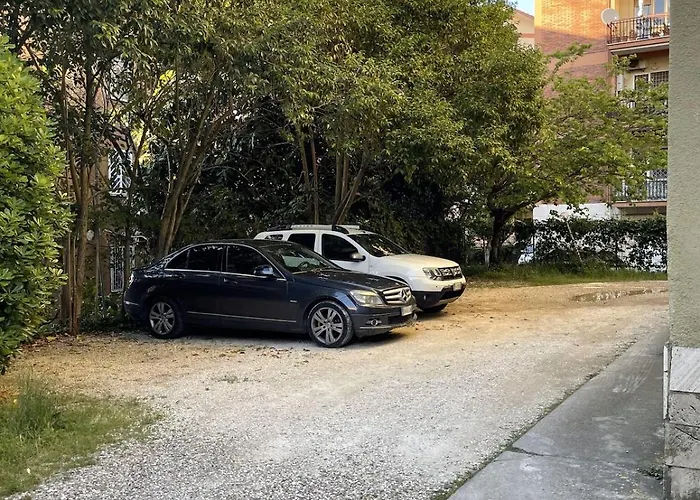 Apartment Moderno 85mq Con 2 Bagni E Posto Auto Nel Cortile Interno *