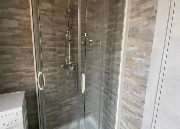 Apartment Moderno 85mq Con 2 Bagni E Posto Auto Nel Cortile Interno Rom